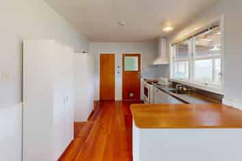 22 Ellesmere Crescent, Highbury