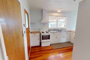 22 Ellesmere Crescent, Highbury