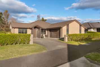 55 Benmore Crescent, Pyes Pa