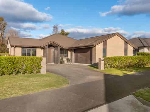 55 Benmore Crescent, Pyes Pa