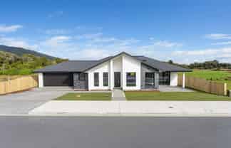 177 Karuhiruhi Street, Waikanae