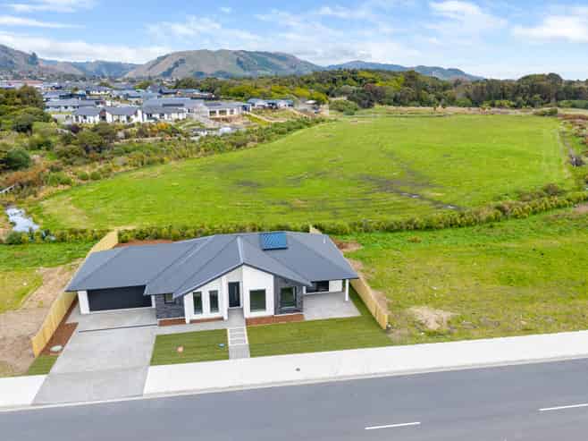 177 Karuhiruhi Street, Waikanae