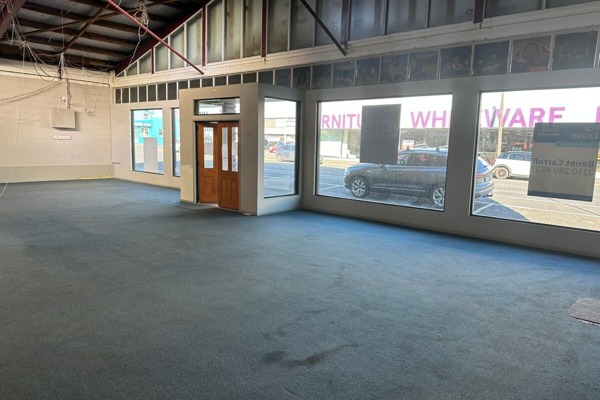 Stand-alone commercial premise - View 2
