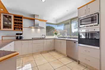 37 Wakefield Drive, Bethlehem