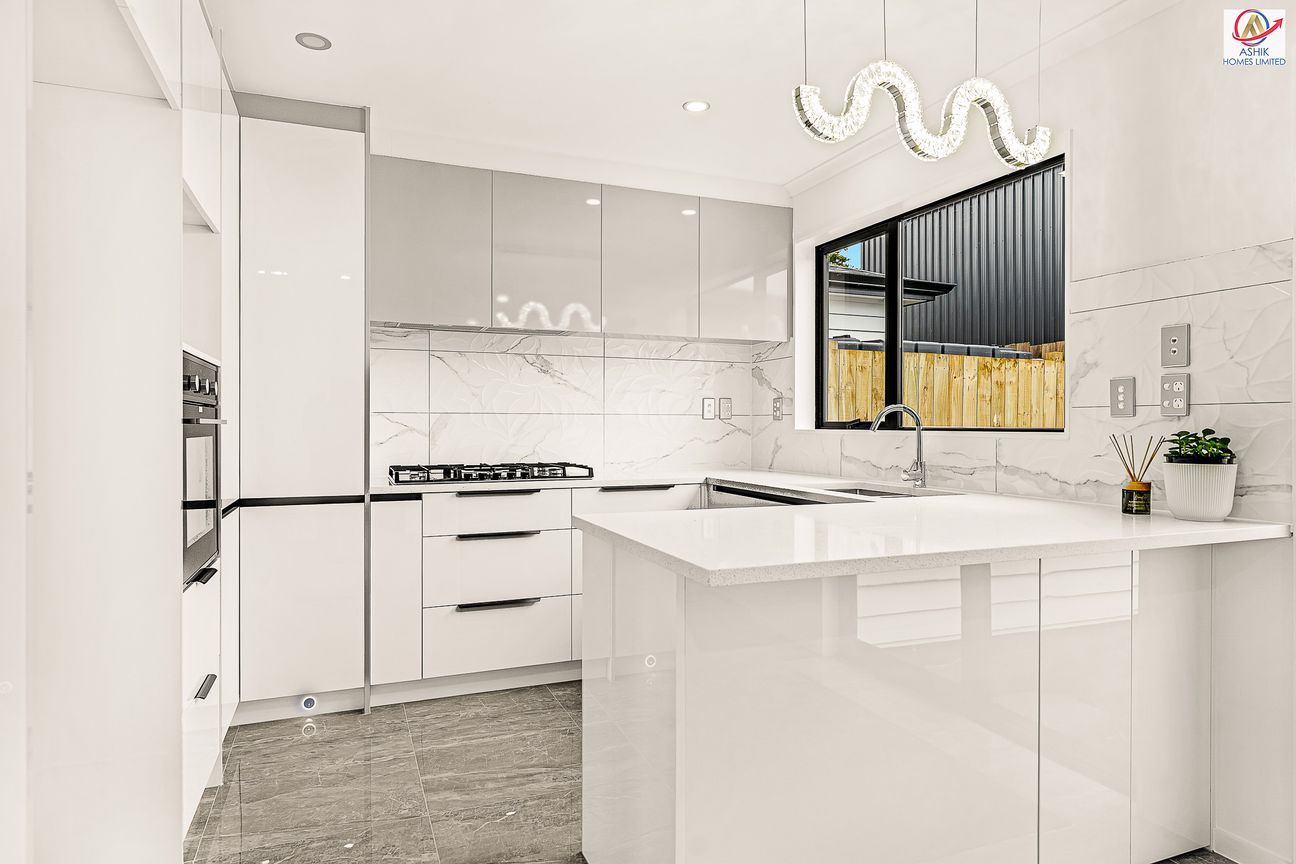 Luxury 5-Bedroom Home — Style, Space & Location - Vista 6