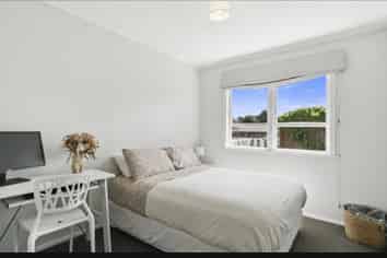5 Oswald Crescent, Paparangi