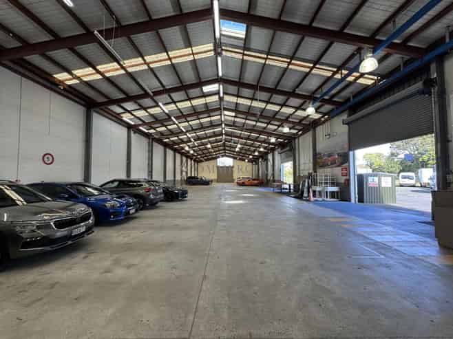 1,941sqm 50/50 Office/Warehouse | Massive Profile