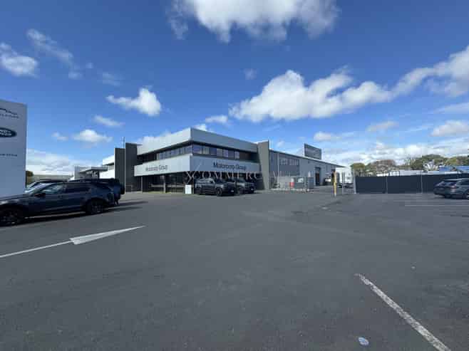 1,941sqm 50/50 Office/Warehouse | Massive Profile