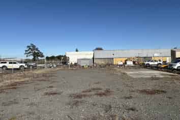 For Lease – Secured 800m² Yard | Omahu Road