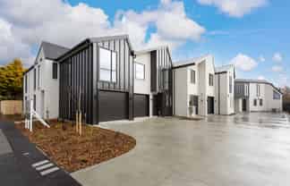 2/133 Blighs Road, Strowan