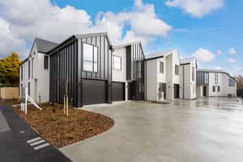 2/133 Blighs Road, Strowan