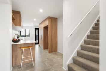 2/133 Blighs Road, Strowan