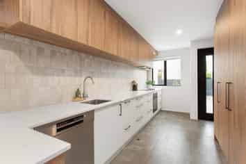 2/133 Blighs Road, Strowan