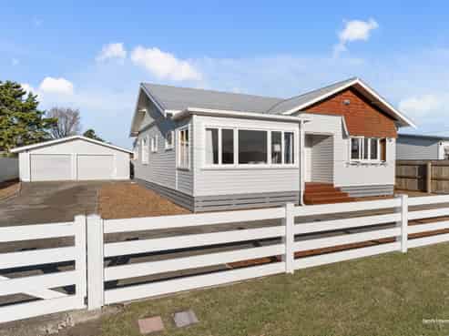 135 Lincoln Road, Carterton