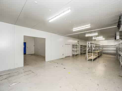 Versatile A-grade warehouse with cold storage