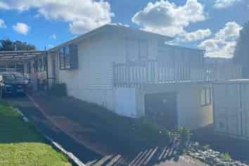 14 Bartlett Grove, Tawa