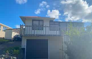 14 Bartlett Grove, Tawa