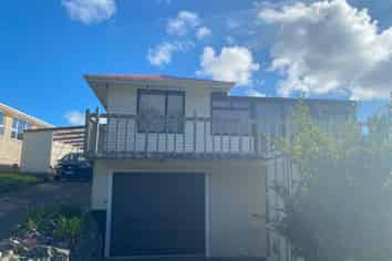 14 Bartlett Grove, Tawa