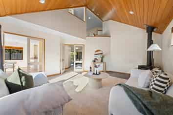 2/6 Eastern Beach Road, Eastern Beach