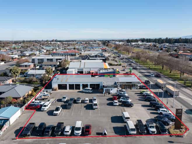 High profile corner site – SH1