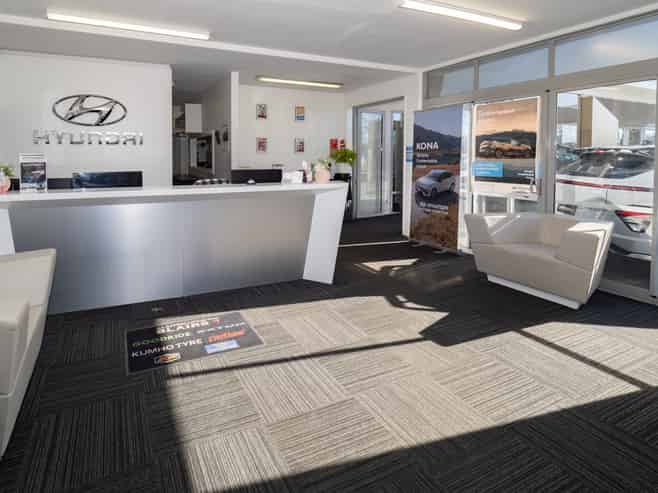 High profile corner site – SH1