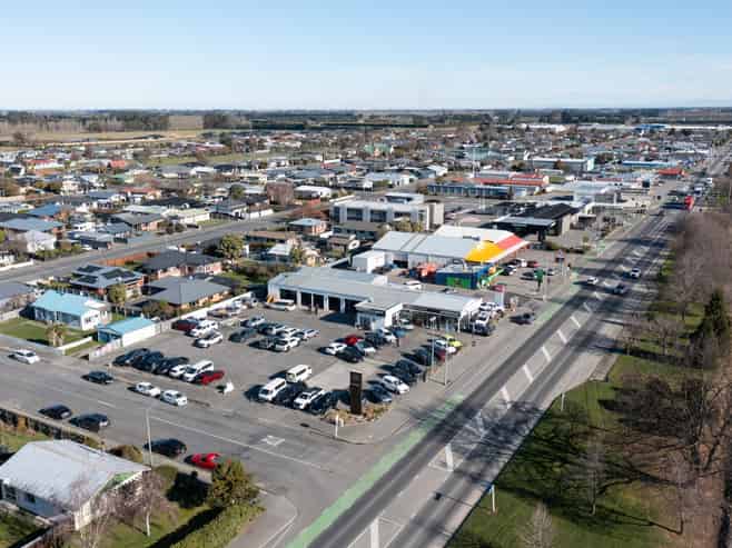 High profile corner site – SH1