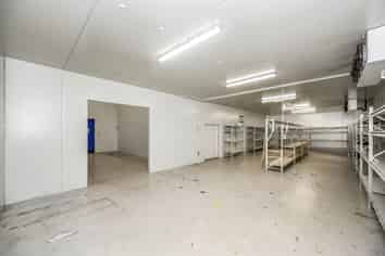 Versatile A-grade warehouse with cold storage
