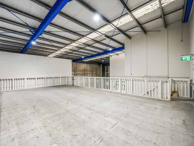 Versatile A-grade warehouse with cold storage