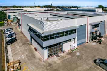 Versatile A-grade warehouse with cold storage