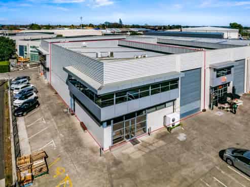 Versatile A-grade warehouse with cold storage