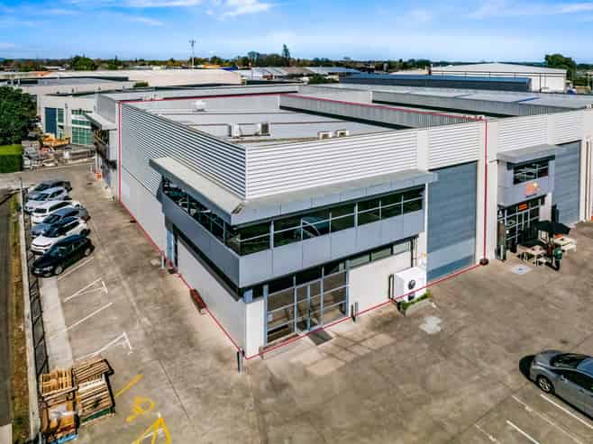 Versatile A-grade warehouse with cold storage
