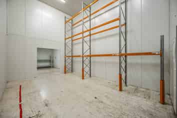 Versatile A-grade warehouse with cold storage