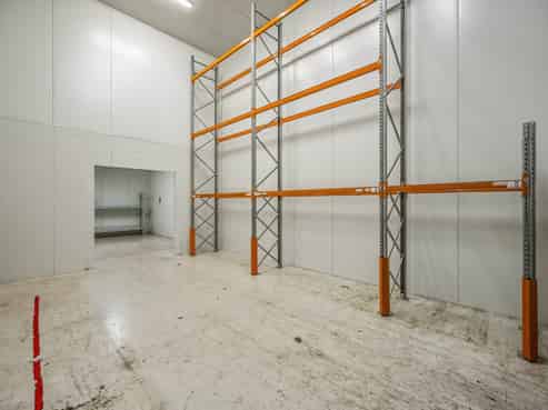 Versatile A-grade warehouse with cold storage