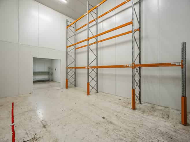 Versatile A-grade warehouse with cold storage