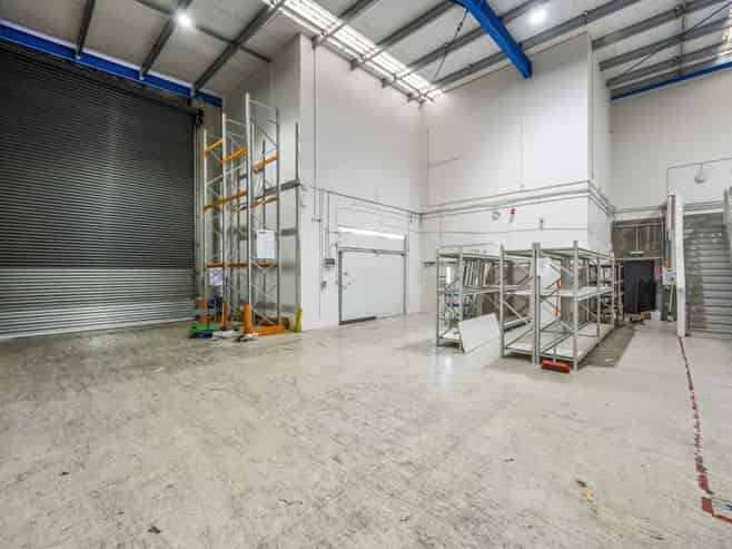 Versatile A-grade warehouse with cold storage