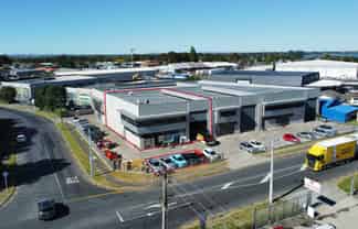 Versatile A-grade warehouse with cold storage