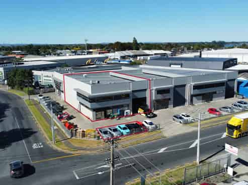 Versatile A-grade warehouse with cold storage
