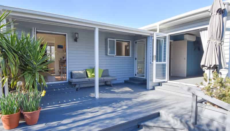 374 High Street South, Carterton