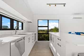 1119a Whangaparaoa Road, Tindalls Beach