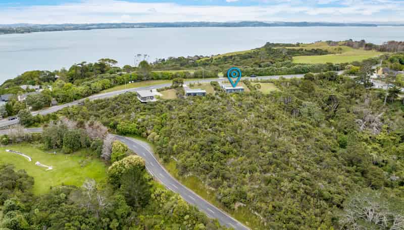 1119a Whangaparaoa Road, Tindalls Beach