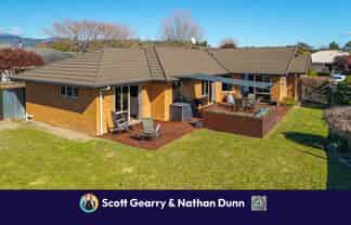 10 Whiting Drive, Wakefield
