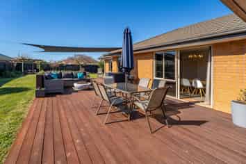 10 Whiting Drive, Wakefield