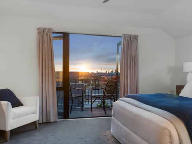 2/44 Fancourt Street, Meadowbank