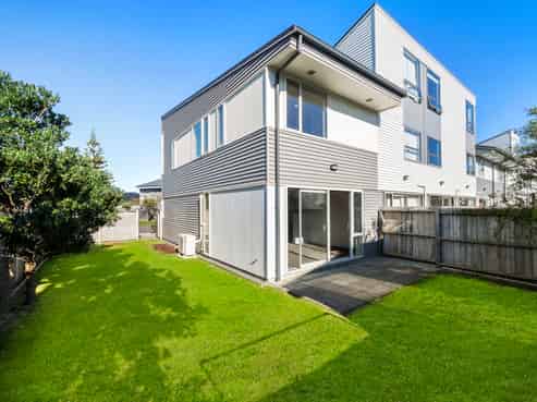 10/2 Stone Street, Miramar