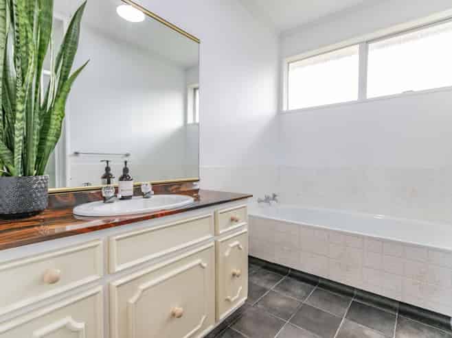 16 Kimberley Grove, Westbrook