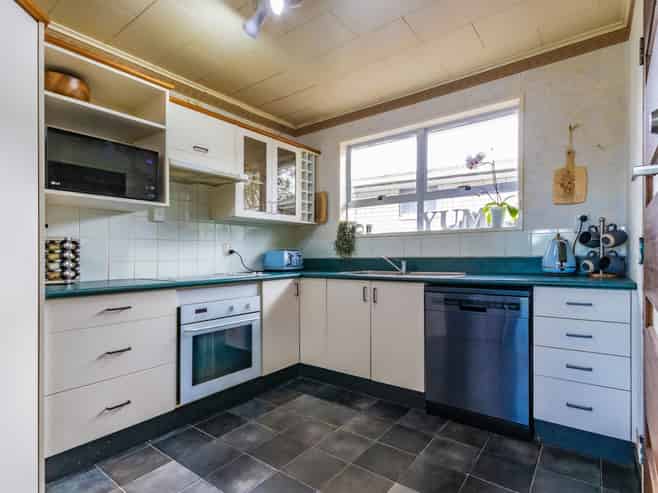 16 Kimberley Grove, Westbrook