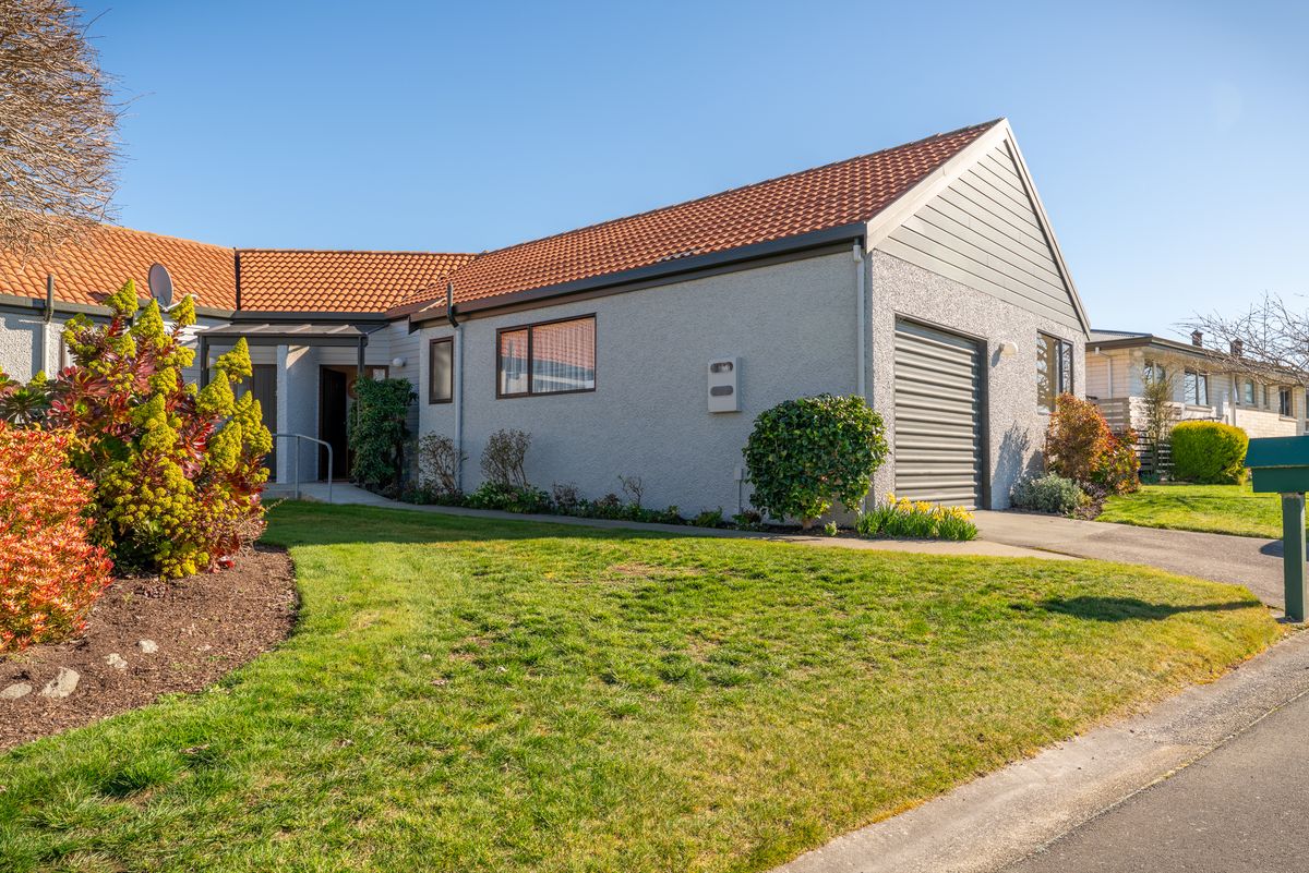 Sunny, Secure Retirement Living, Marchwiel