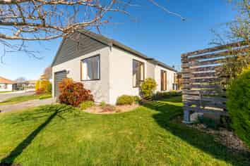 2 Grange Close, Marchwiel