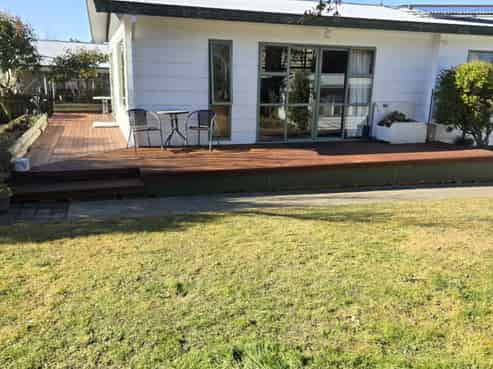 5 Parklane Place, Weston