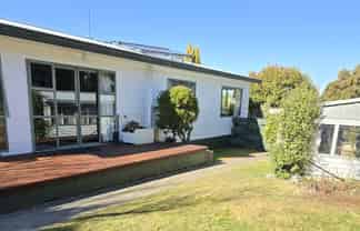 5 Parklane Place, Weston